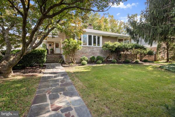 212 CRYSTAL LAKE AVE, Audubon, NJ 08106