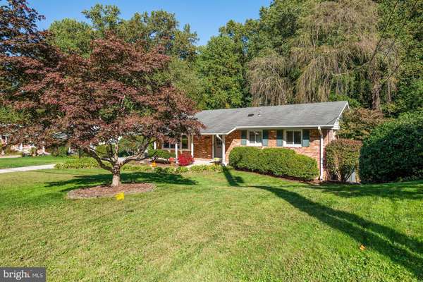 Annandale, VA 22003,3807 IVYDALE DR