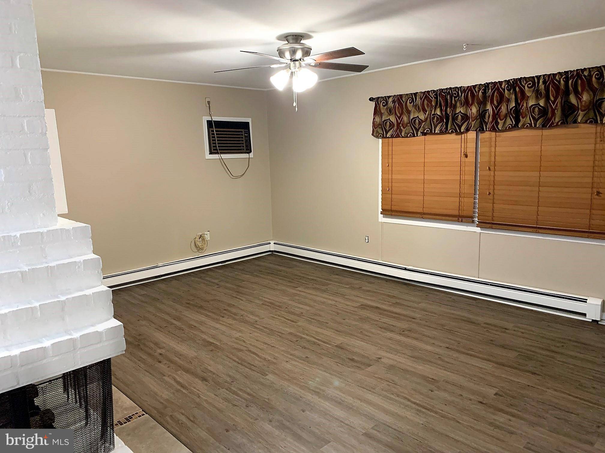 Levittown, PA 19055,33 STREAM LN