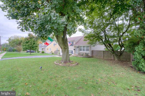 Oreland, PA 19075,604 HAWS LN