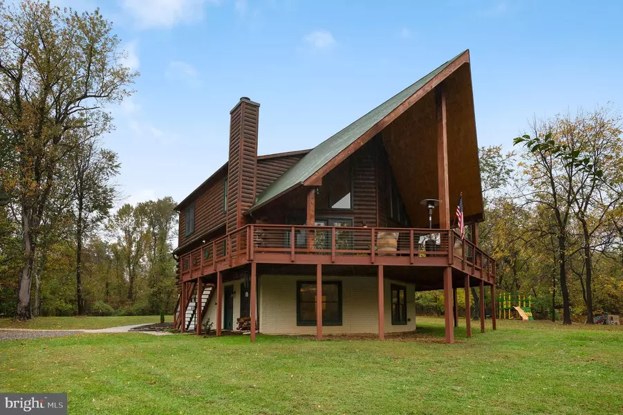 682 BENCH LN, Bluemont, VA 20135