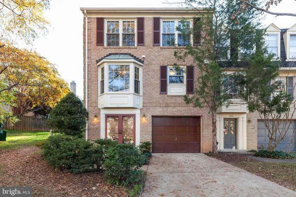 7601 DOMINION DR, Falls Church, VA 22043