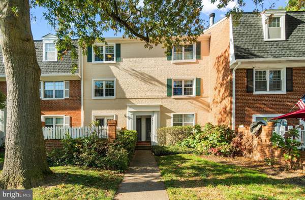 Arlington, VA 22206,2834-B S WAKEFIELD ST #B