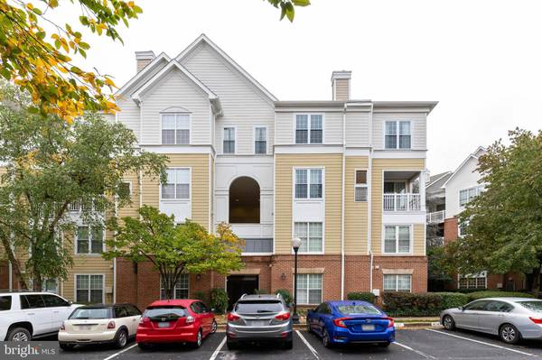 2203 WESTCOURT LN #302, Herndon, VA 20170