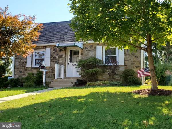 8 NEELD LN, Aston, PA 19014