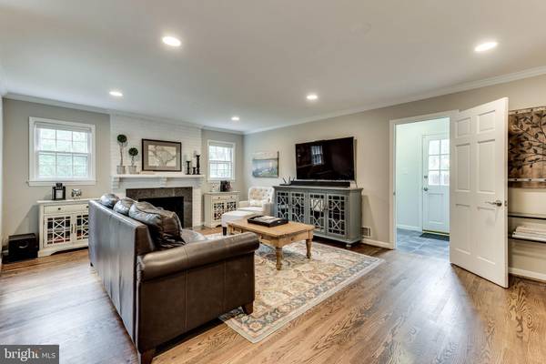 Mclean, VA 22102,8022 BIRNAM WOOD DR