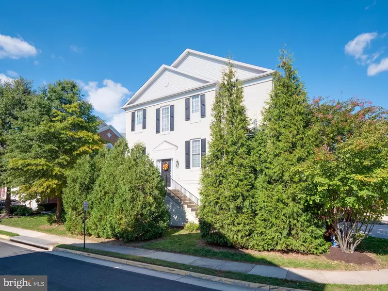 2408 HUNTINGTON PARK DR, Alexandria, VA 22303