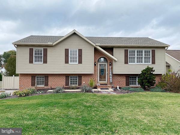 2631 DUNBARTON DR, Dover, PA 17315