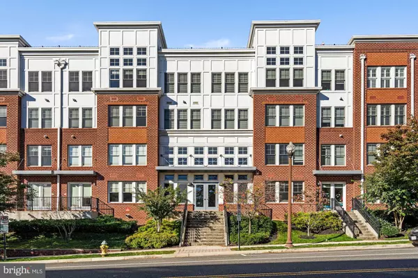 1418 N RHODES ST #B113, Arlington, VA 22209