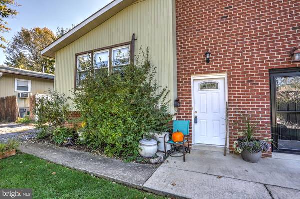 541 GOLDEN ST, Lititz, PA 17543