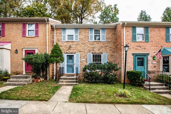 9616 LINDENBROOK ST, Fairfax, VA 22031