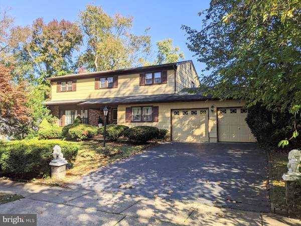 1 TWAIN DR, Allentown, NJ 08501