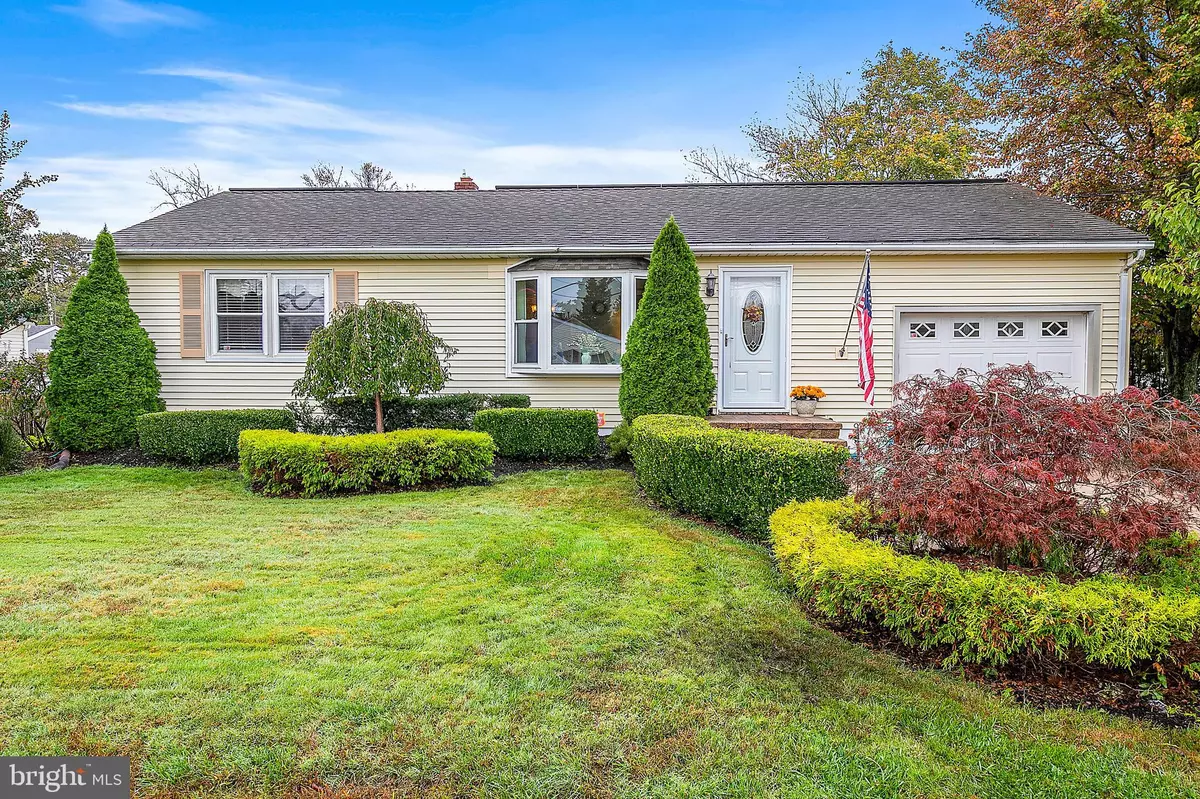 Manahawkin, NJ 08050,7 MANOR DR