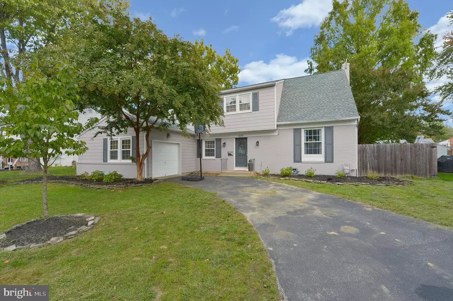 1229 HEARTWOOD DR, Cherry Hill, NJ 08003