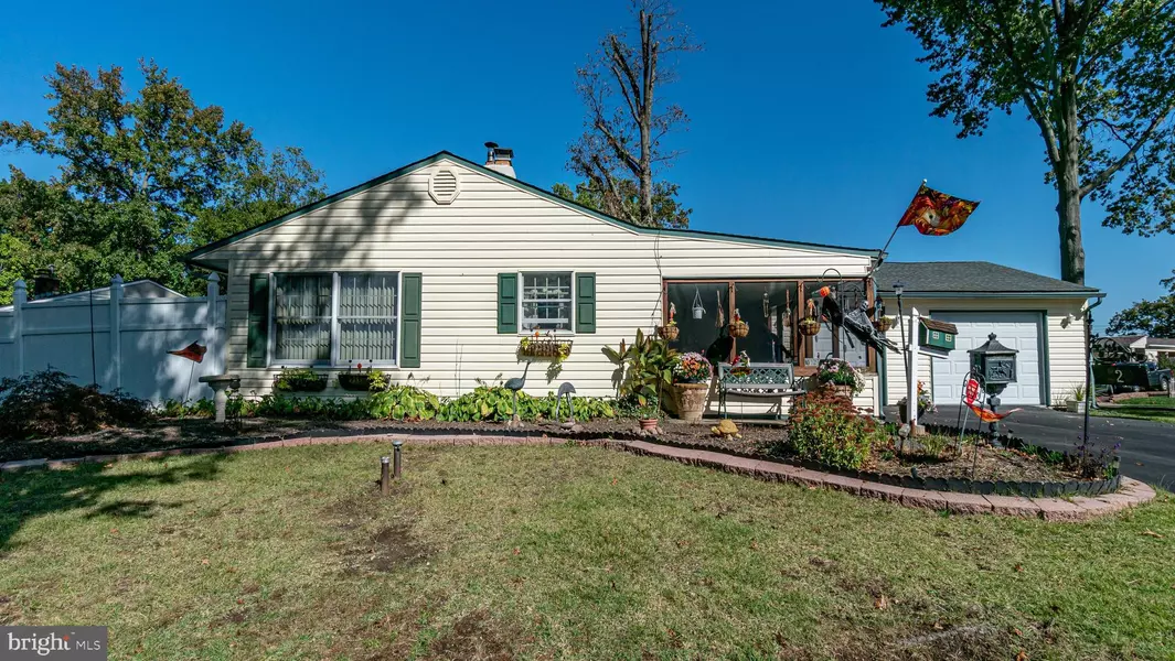 2 ORCHID LN, Levittown, PA 19055