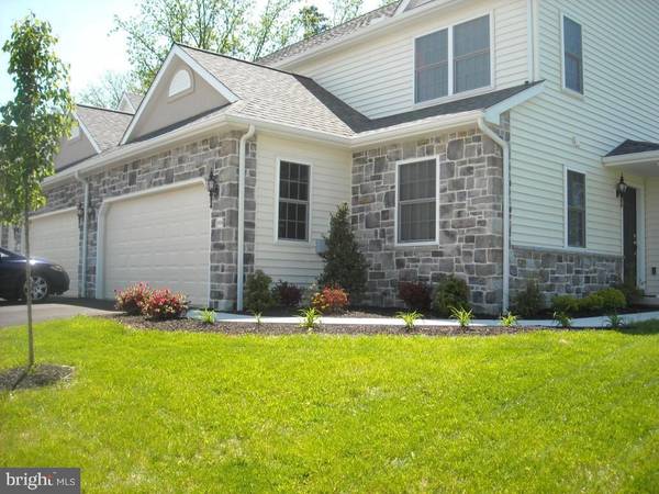 1804 WINDSONG LN, Lancaster, PA 17602