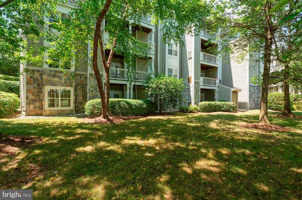 1712 LAKE SHORE CREST DR #5, Reston, VA 20190