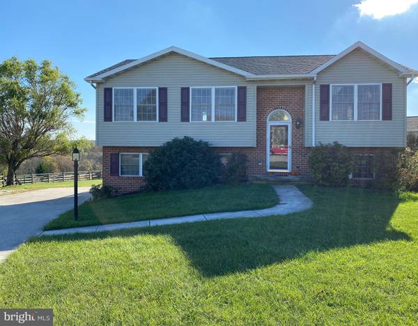 33 WILLIAMSBURG CT, Littlestown, PA 17340