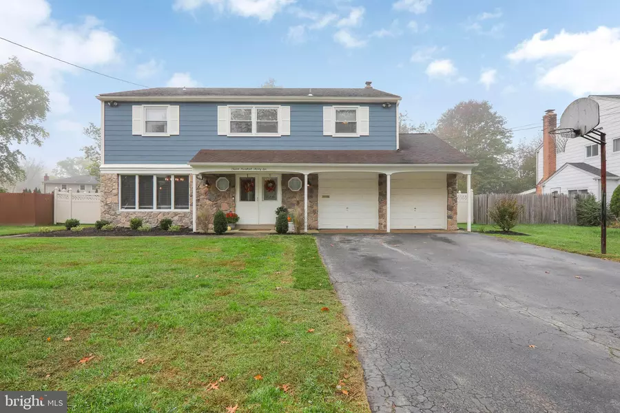 1136 HEARTWOOD DR, Cherry Hill, NJ 08003