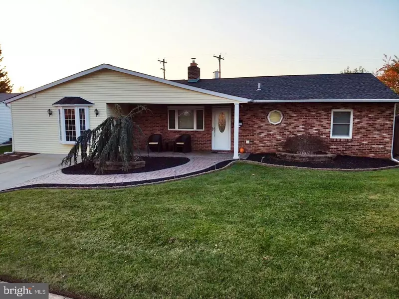 416 PINEWOOD DR, Levittown, PA 19054