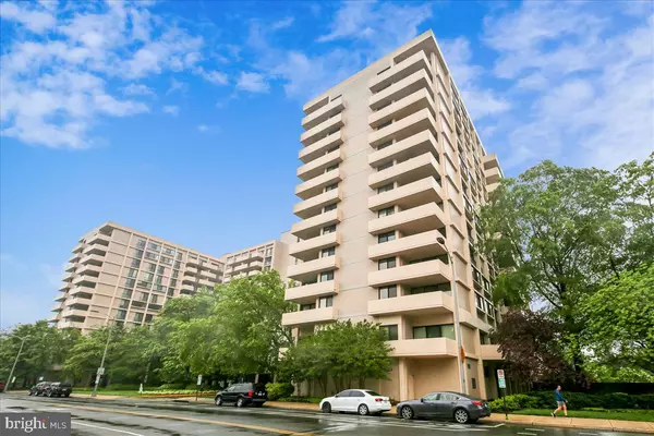 4141 N HENDERSON RD #423, Arlington, VA 22203