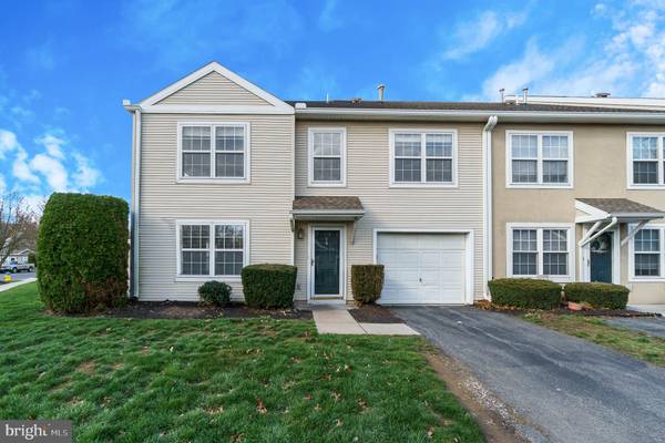 19 COURTYARD DR, Carlisle, PA 17013