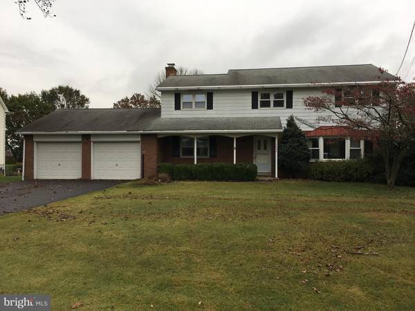 1606 LLOYD LN, Pennsburg, PA 18073