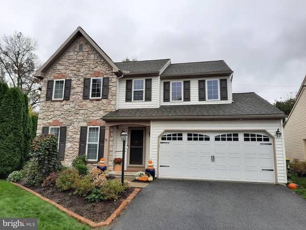 37 APPLE BLOSSOM DR, Lancaster, PA 17602