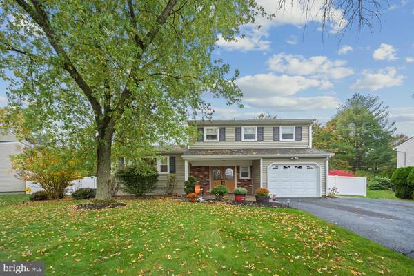 64 OAKEY DR, Kendall Park, NJ 08824