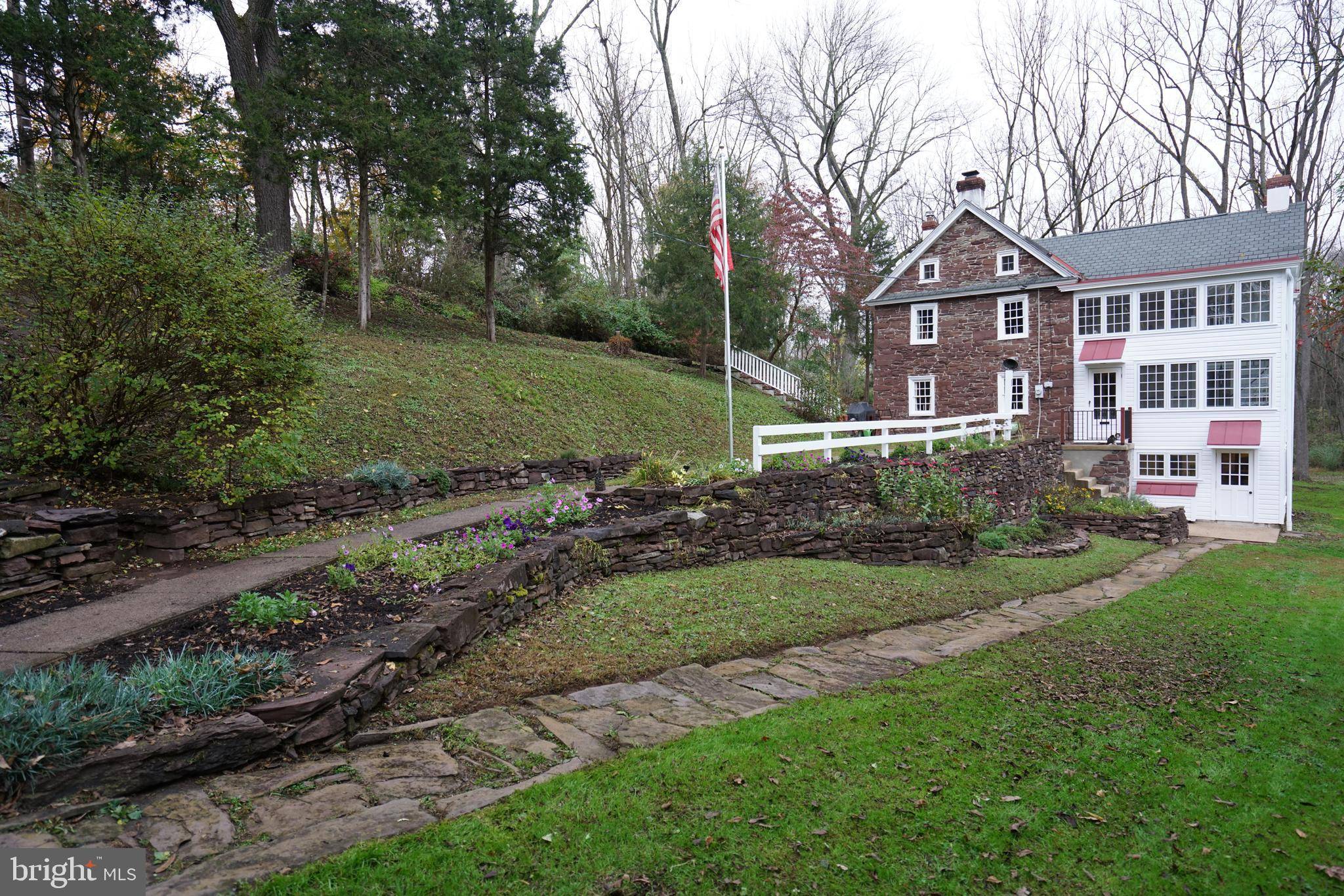 2555 COUNTY LINE RD, Telford, PA 18969