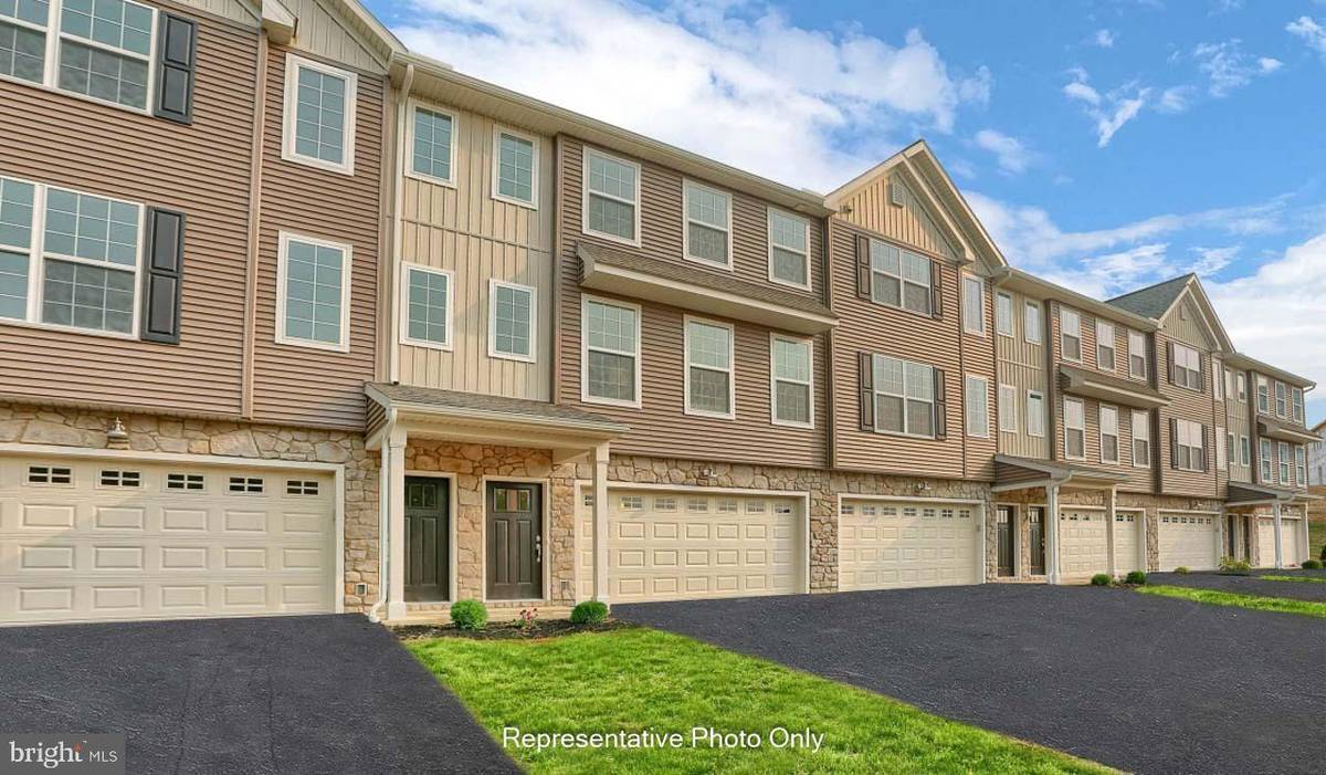 Mechanicsburg, PA 17055,559 BROOK SHIRE CT