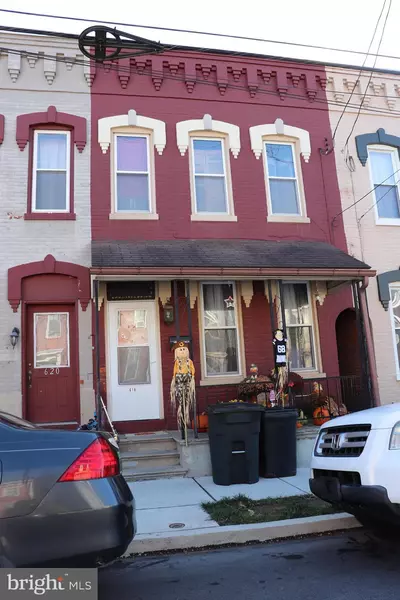 618 WALNUT ST, Columbia, PA 17512