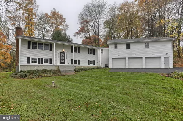 4170 ROUNDTOP RD, Elizabethtown, PA 17022