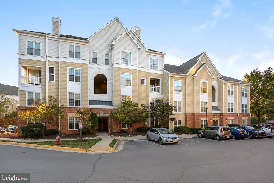 2100 HIGHCOURT LN #301, Herndon, VA 20170