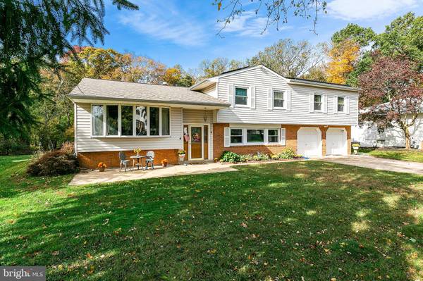 4 CORNELL DR, Delran, NJ 08075