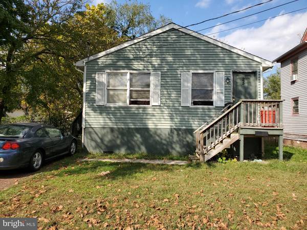 25-1/2 E JEFFERSON ST, Paulsboro, NJ 08066