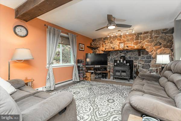 5125 WINAMAC DR, Pocono Lake, PA 18347