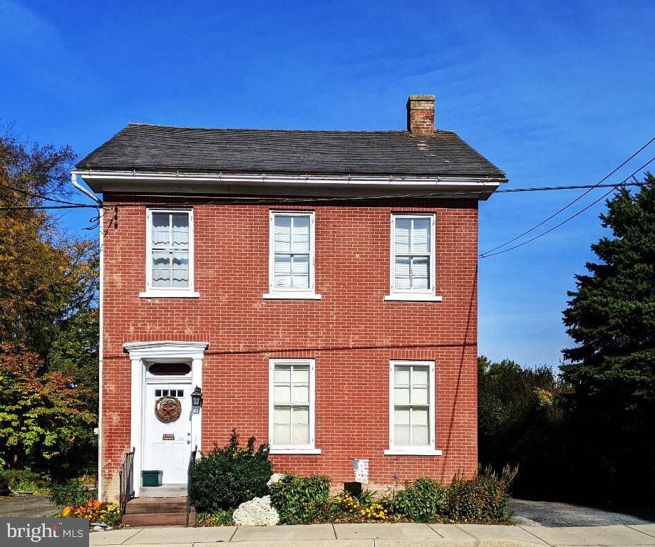 37 W MAIN ST, Strasburg, PA 17579