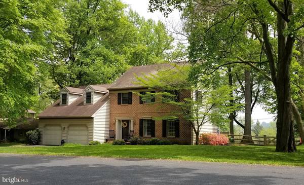 4 LEHOY FOREST DR, Leola, PA 17540