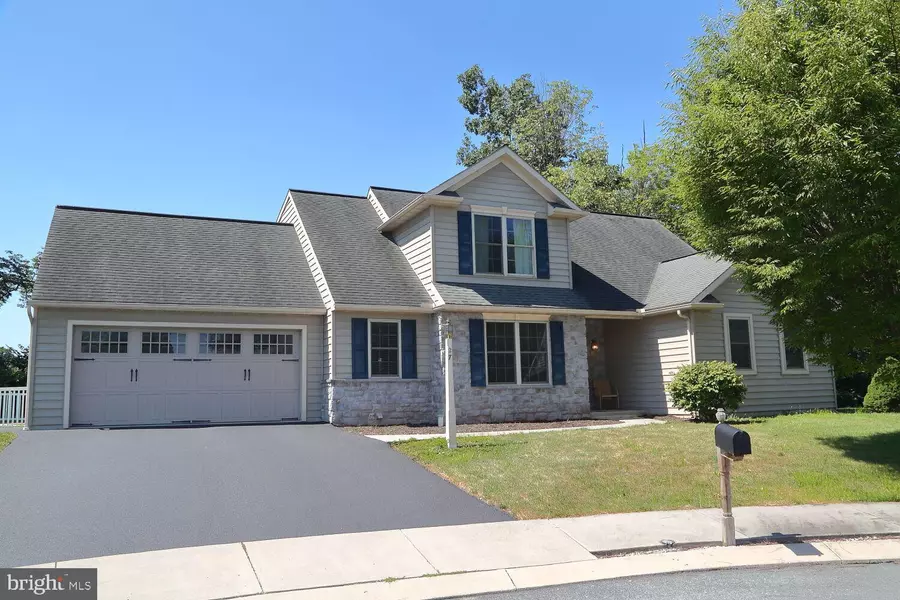 27 TRICIA LN, Ephrata, PA 17522