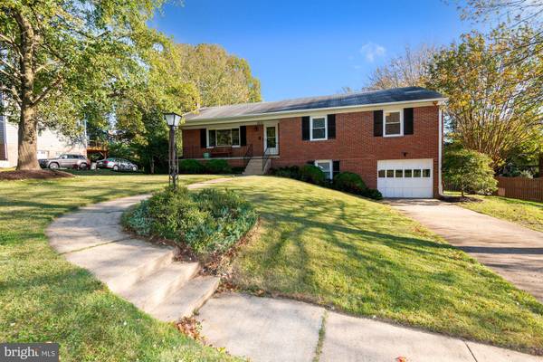 2111 WILKINSON PL, Alexandria, VA 22306