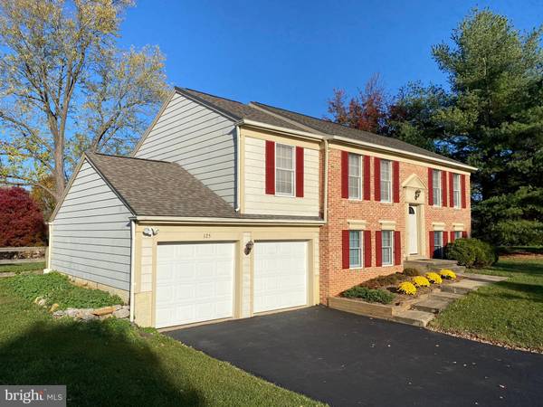 125 HORSESHOE LN, Shenandoah Junction, WV 25442