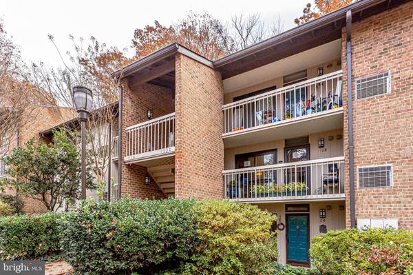 Reston, VA 20190,1528 MOORINGS DR #11B