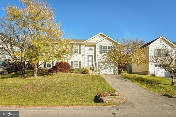 83 MOONLIGHT LN, Martinsburg, WV 25404