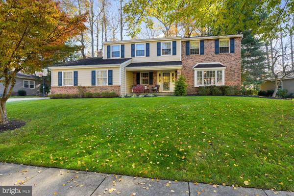 12 WHITECHAPEL DR, Mount Laurel, NJ 08054