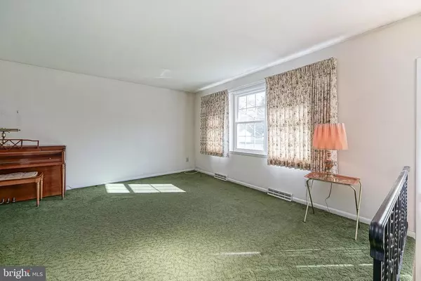 Gibbstown, NJ 08027,265 MEMORIAL AVE