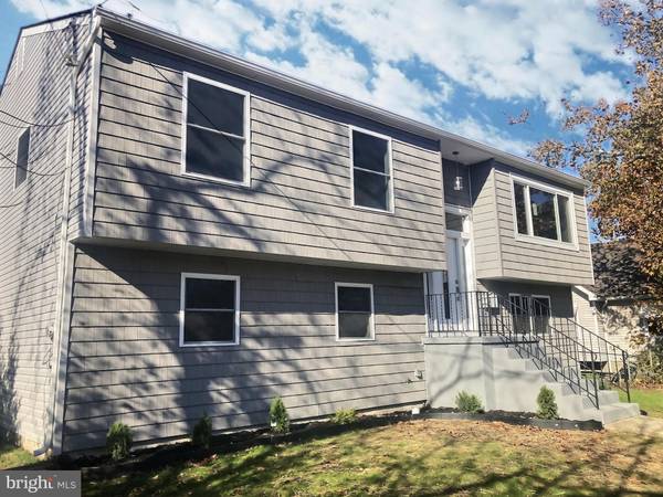 14 CENTER ST, Delran, NJ 08075