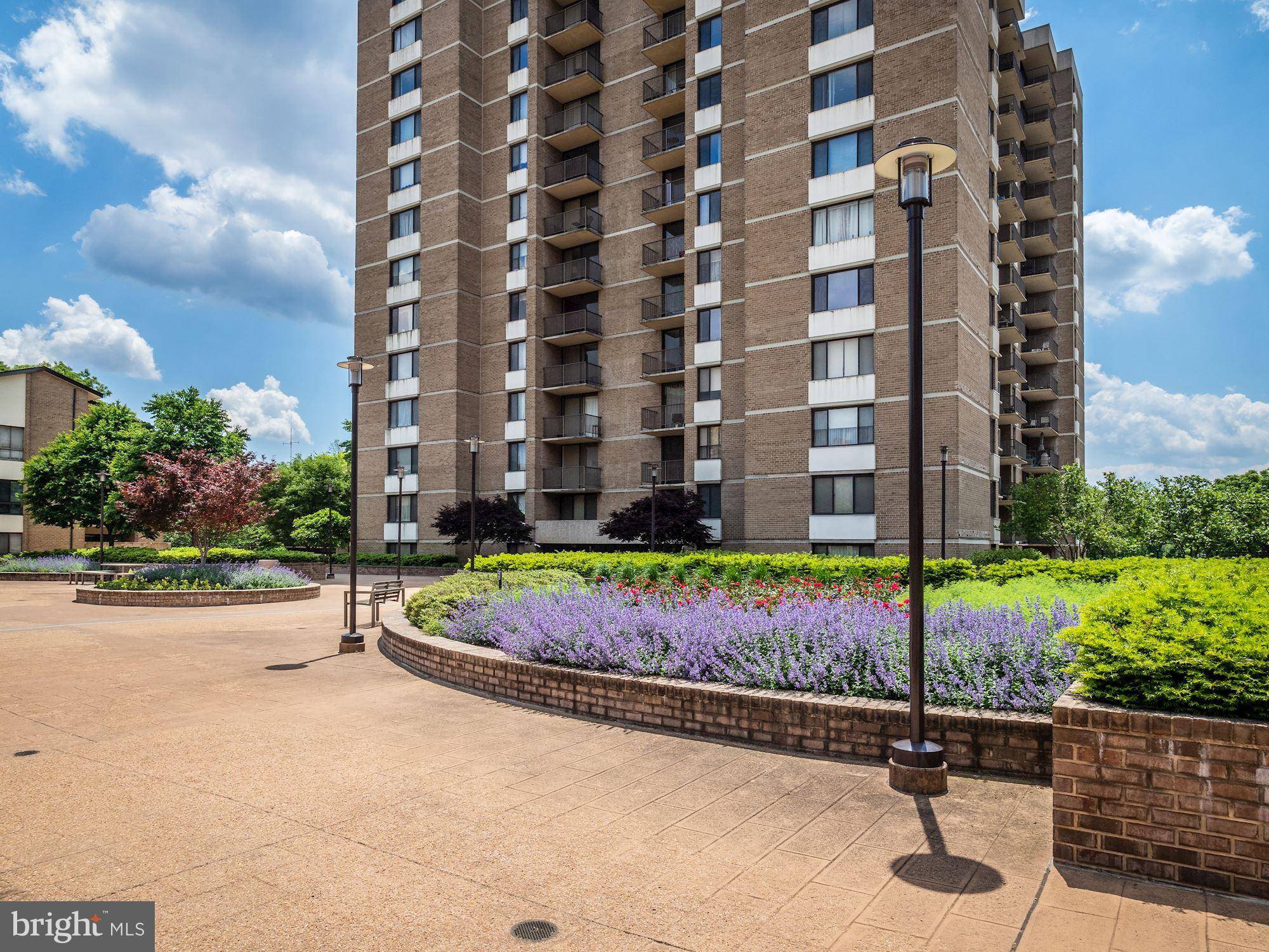 Rockville, MD 20850,118 MONROE ST #505