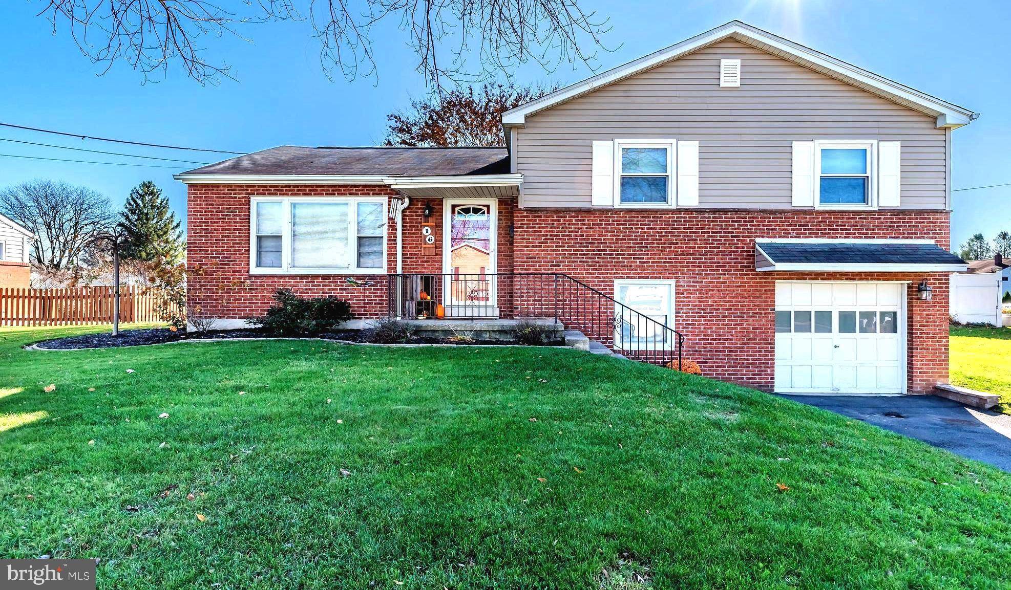 16 KENSINGTON DR, Camp Hill, PA 17011
