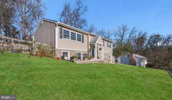 1745 HILLCREST LN, Aston, PA 19014